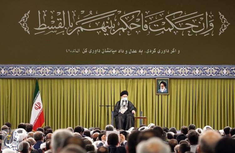 آیت الله خامنه ای: مصلحت قطعی کشور و نظام، سلب اعتبار از معاملات غیر رسمی اموال غیر منقول است