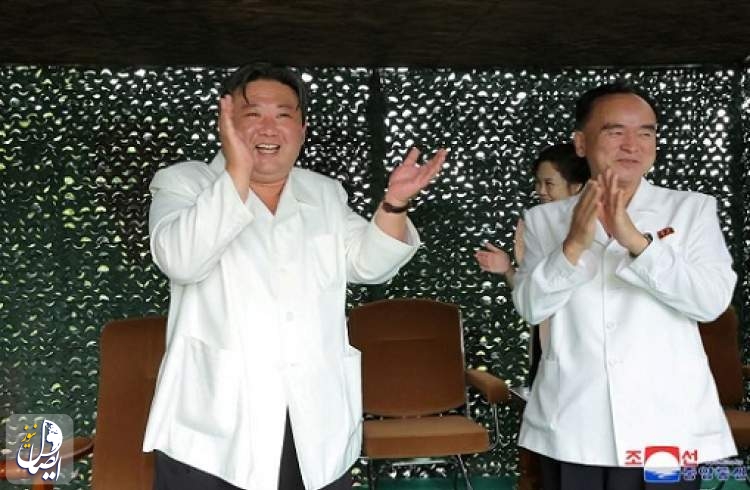 كوريا الشمالية: الرئيس كيم يشرف شخصيا على إطلاق صاروخ باليستي