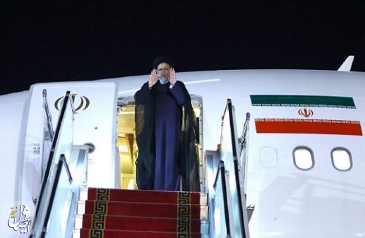 الرئيس الإيراني یصل جوهانسبرج للمشاركة في قمة بريكس الـ15