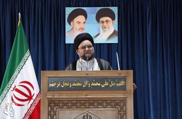 خطیب جمعه اصفهان: آمریکا به دنبال برهم زدن وحدت ملت ایران است