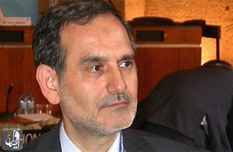 مدیرکل پیشین وزارت نفت: مجوزهای متعدد فروش نفت، احتمال فساد و اختلاس را افزایش می‌دهد!
