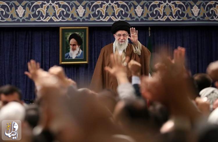 آیت الله خامنه ای: همه وظیفه دارند مردم را به حضور در میدان و ایستادگی در آن ترغیب کنند