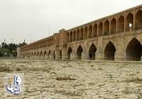 لزوم پیگیری حقوقی مشکل سال‌ها اضافه برداشت آب از زاینده‌رود