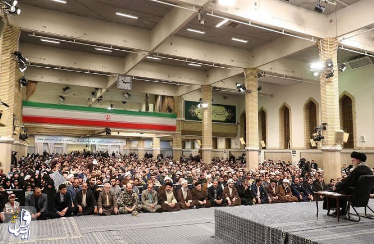 آیت الله خامنه‌ای: کسانی که به دنبال ترمیم و حل مشکلات هستند، راه درست آن انتخابات است