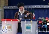 قائد الثورة الاسلامية يدلى بصوته في الانتخابات