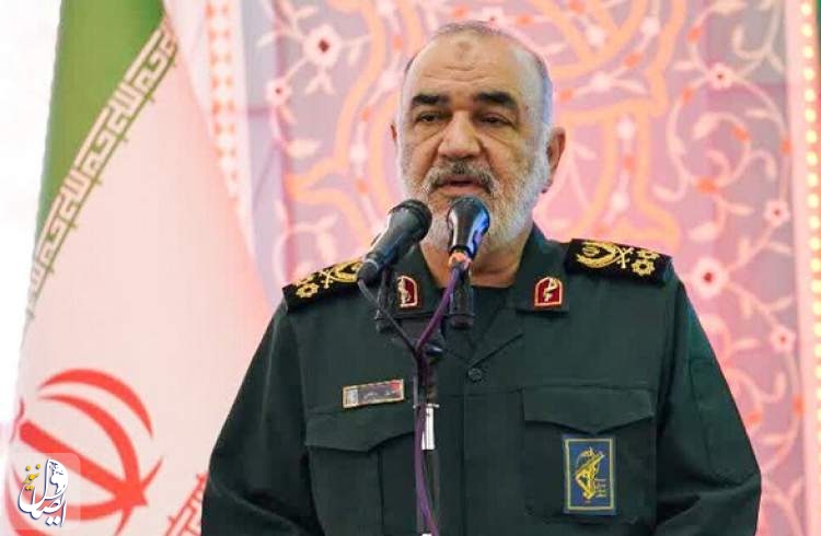 سرلشکر سلامی: قاعده عبور از مشکلات و تحریم ها، «با مردم بودن» است