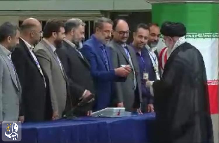 رهبر انقلاب رأی خود را به صندوق انداختند