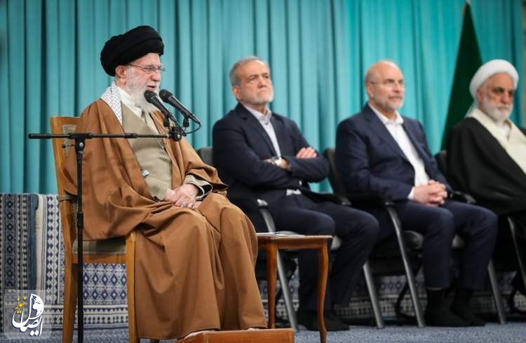 آیت الله خامنه‌ای: اتحاد دنیای اسلام، تنها راه ایستادگی در مقابل باج‌طلبی قدرت‌های بزرگ است
