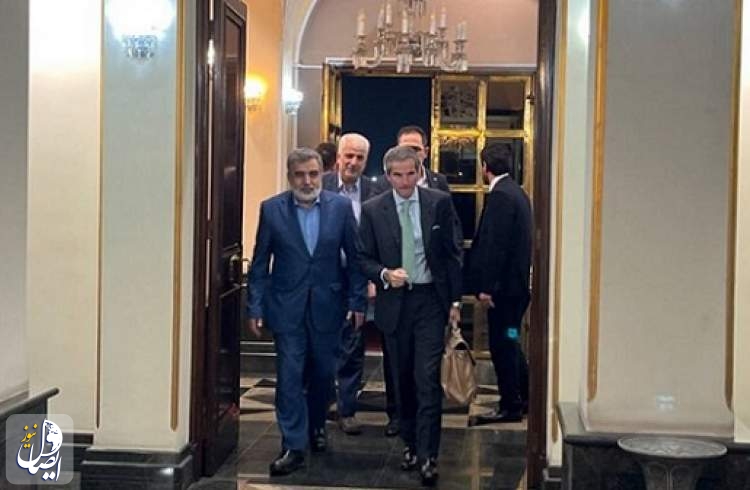 غروسی یصل إلى طهران على رأس وفد فني