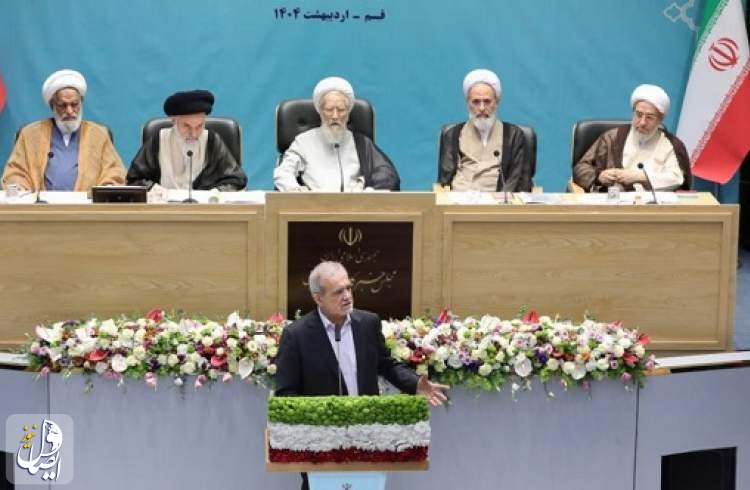 الرئيس الإيراني: نسعى إلى تعزيز الوحدة والأخوة مع جيراننا